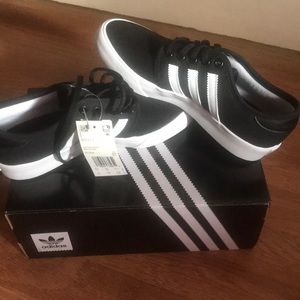 💯NIB Adidas